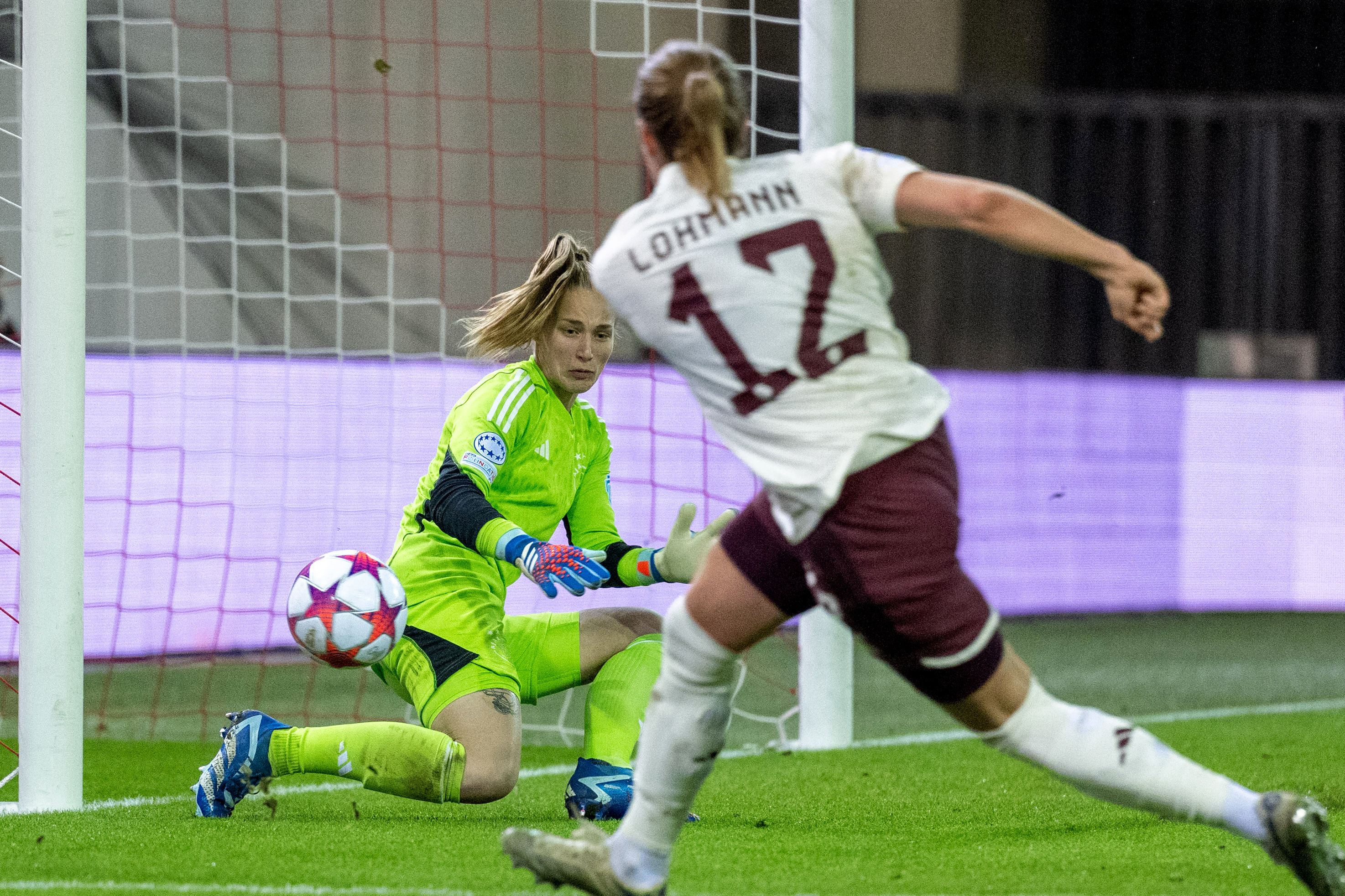 Bayern Munich Sign Ajax Goalkeeper Regina van Eijk