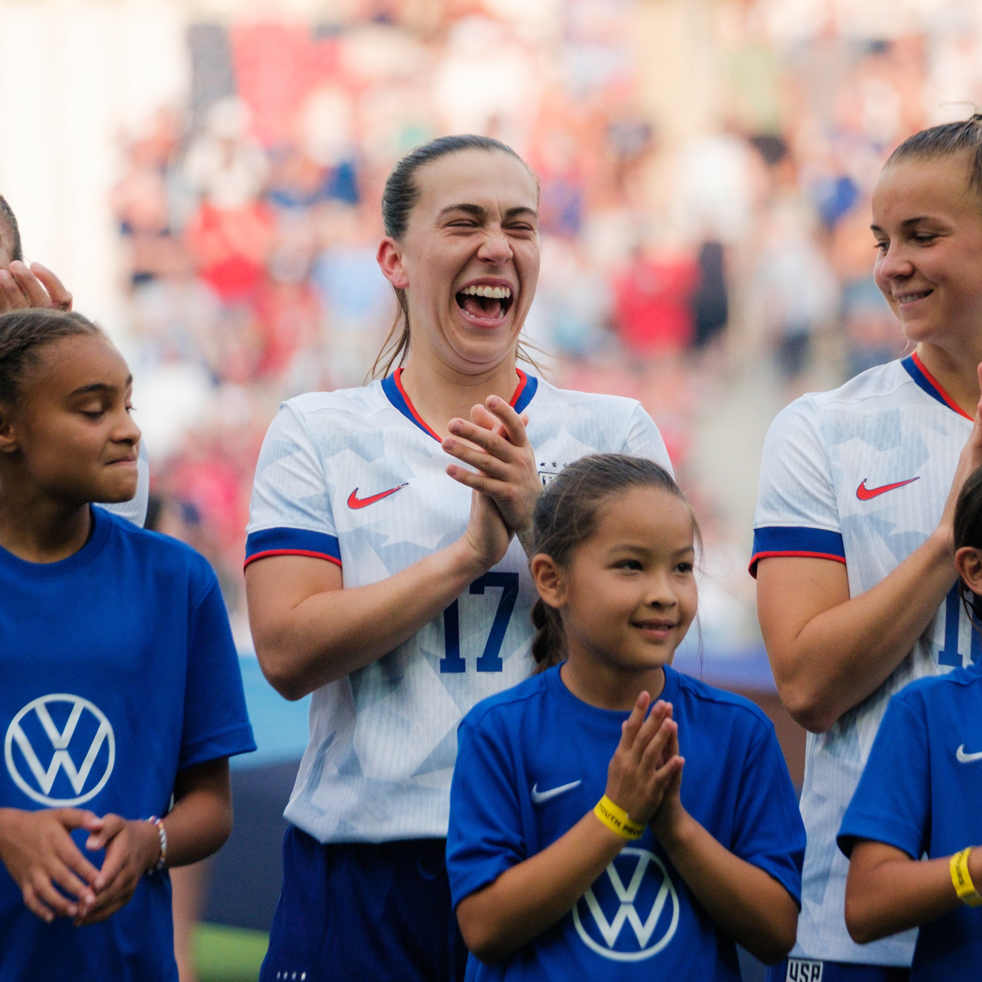 Sam Coffey extends contract with Portland Thorns