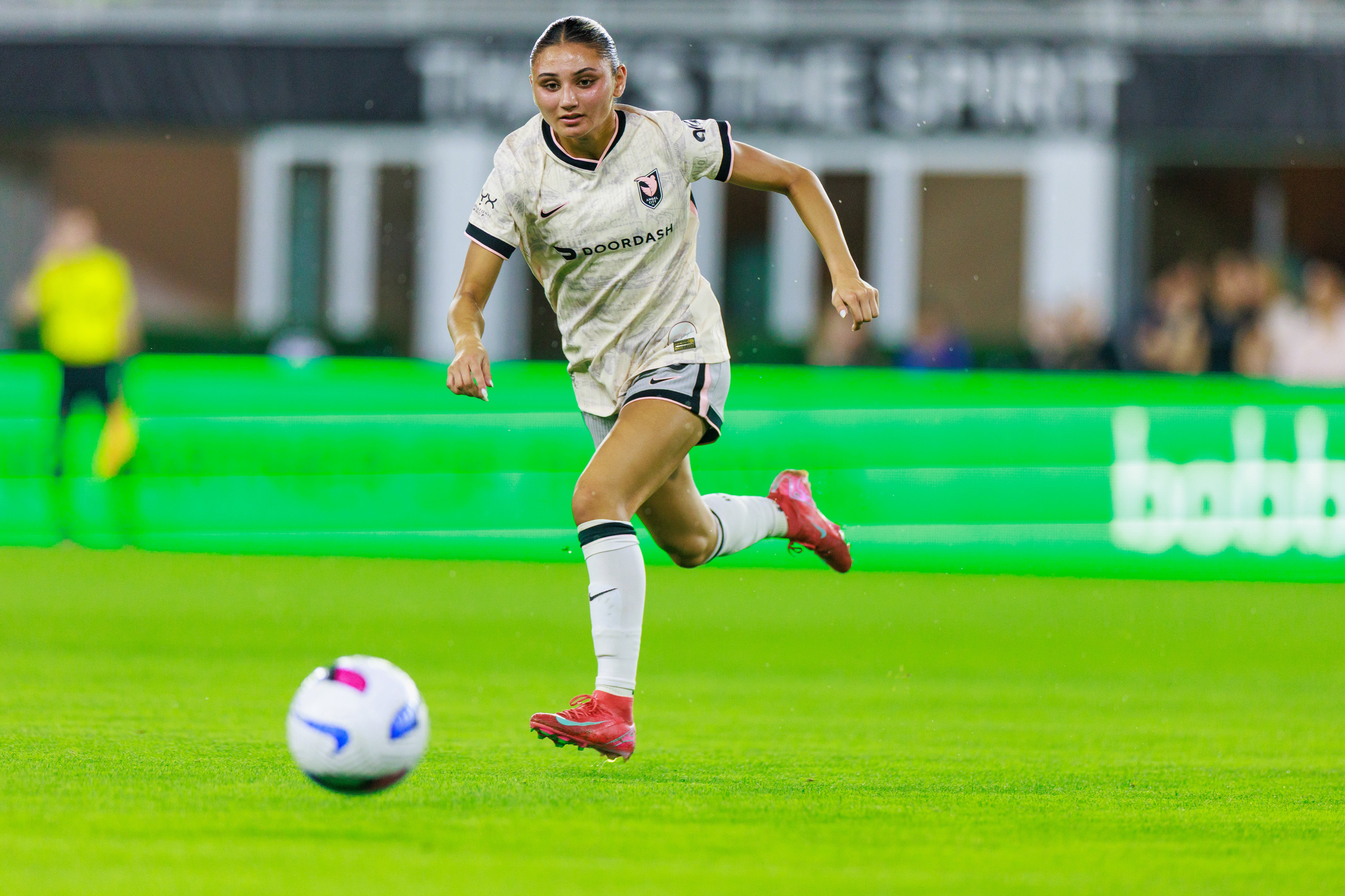 Gisele Thompson Signs New Deal With Angel City Until 2029