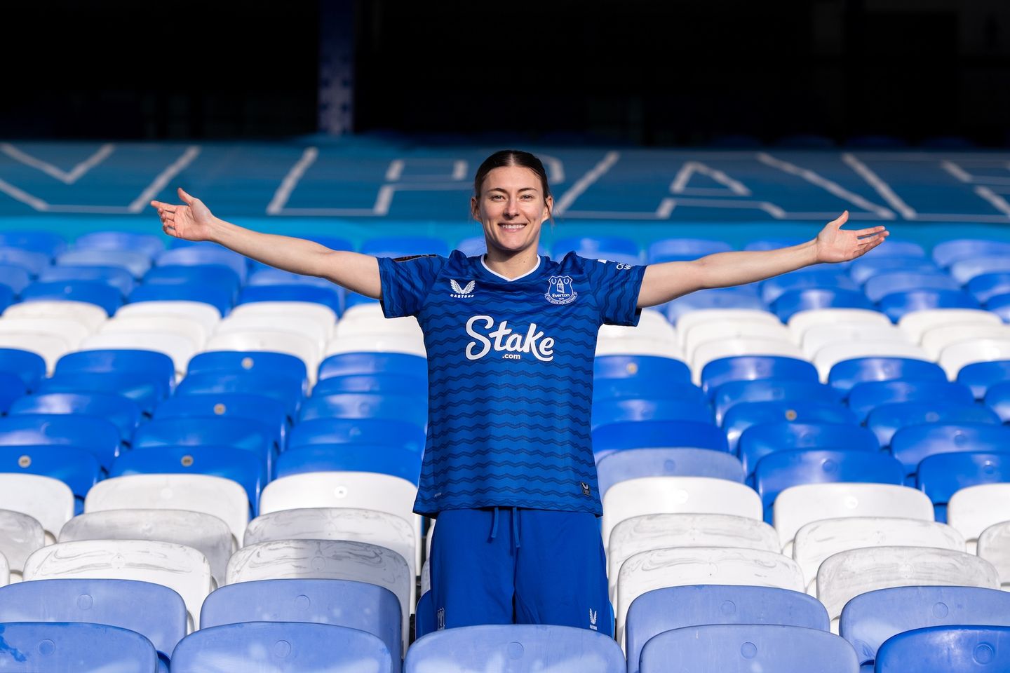 Everton sign Manchester United Right-Back on Loan