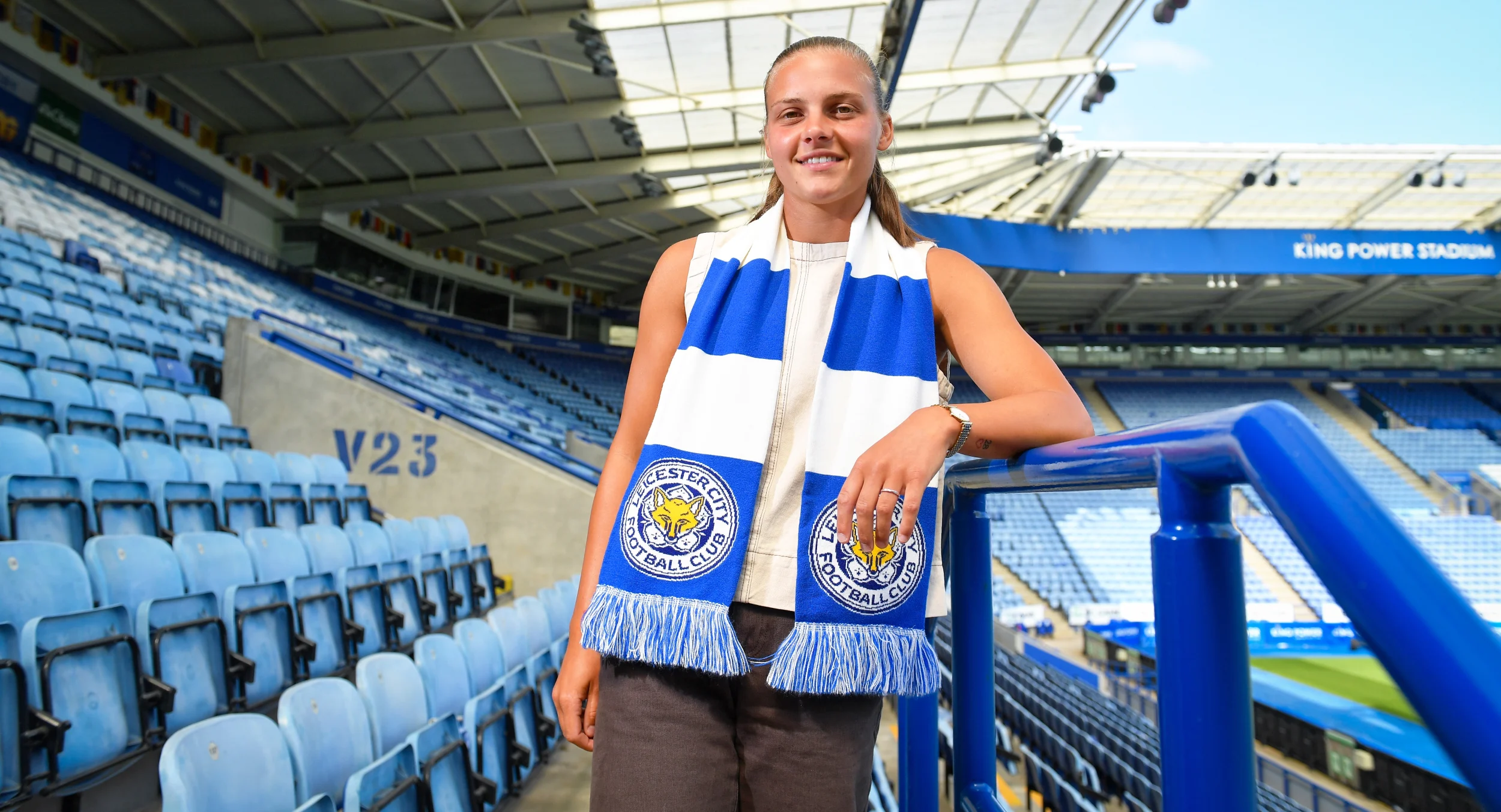 Sarah Mayling signs for Leicester City