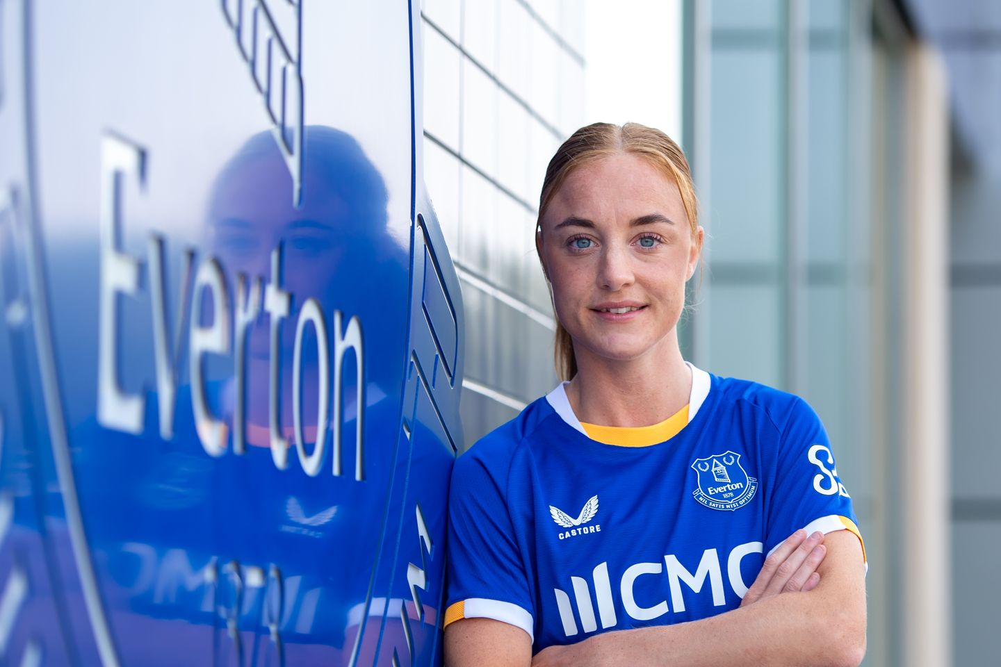 Karen Holmgaard signs new Everton deal