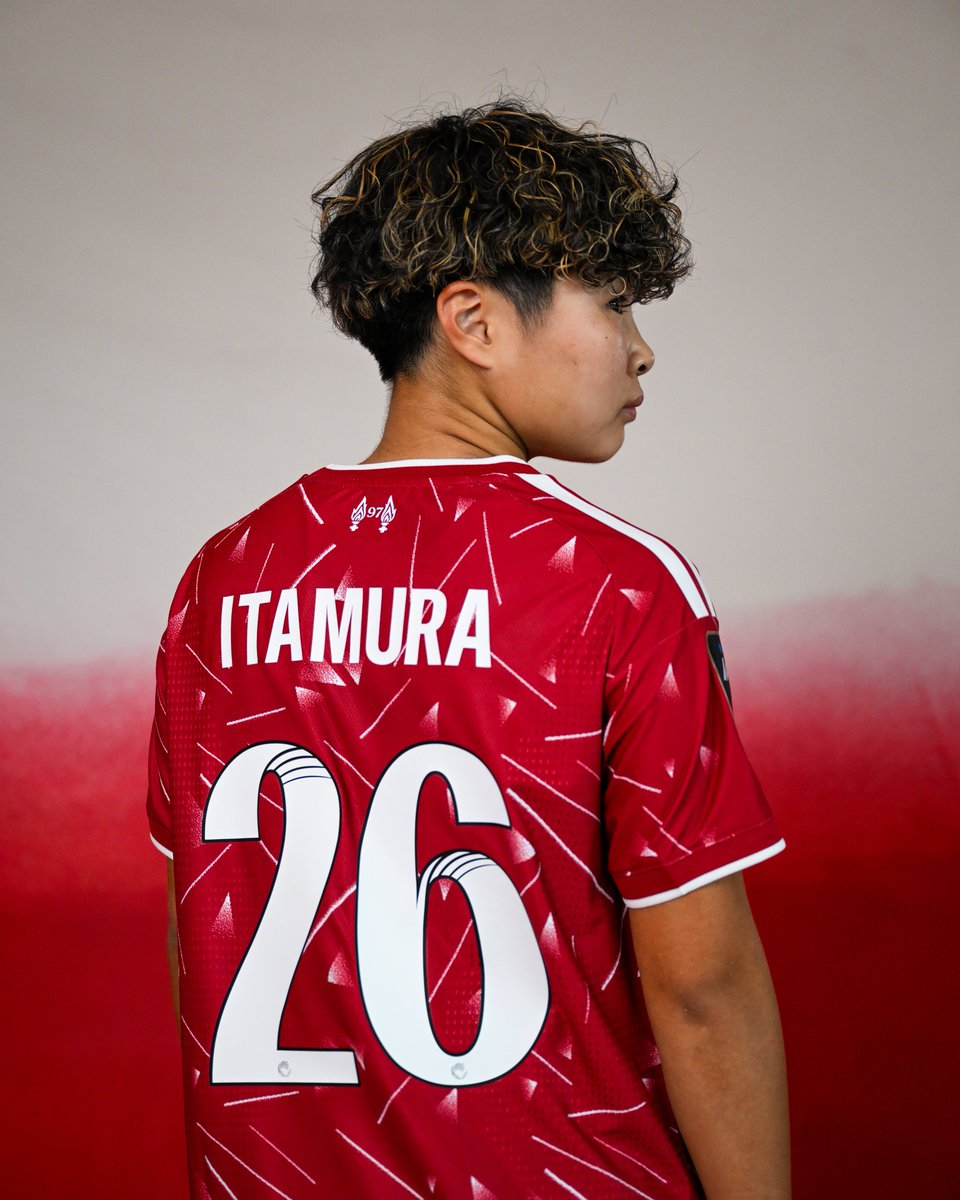 Liverpool Sign Japan International Breakthrough at Feyenoord