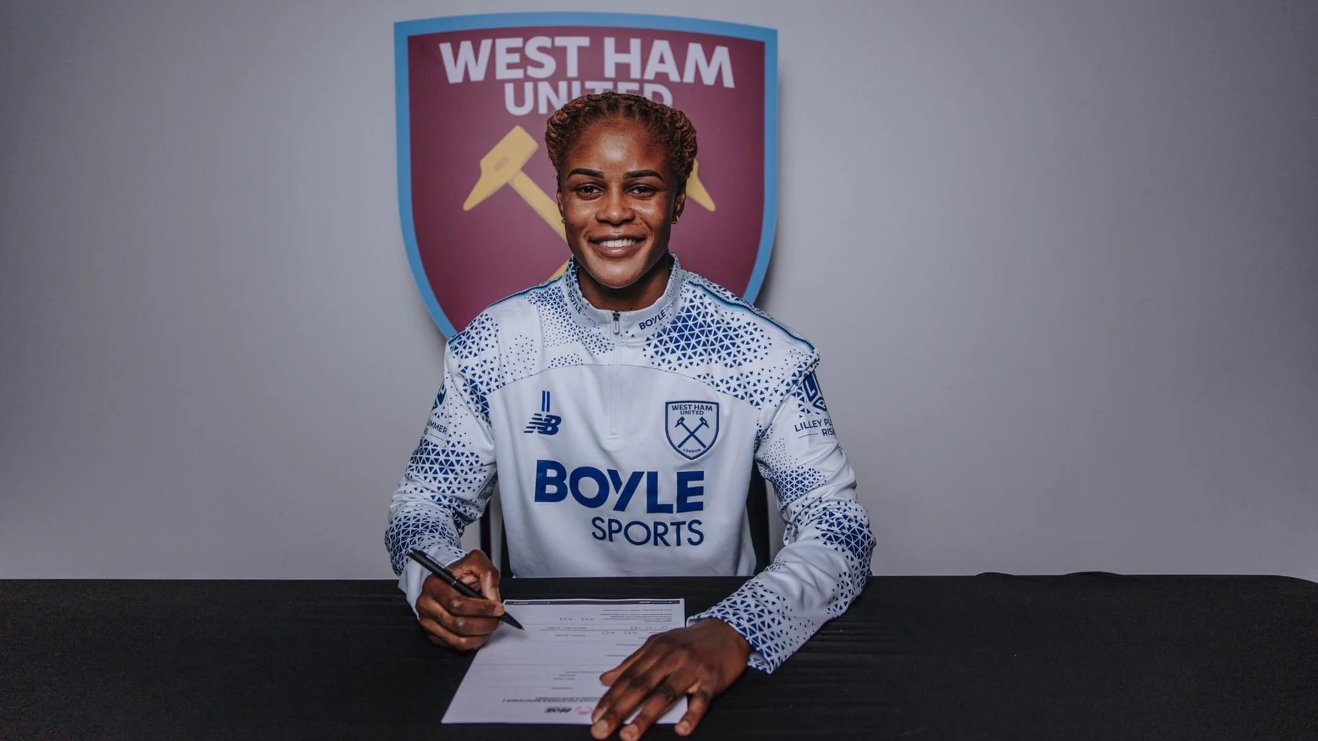 Kelly Gago Signs for West Ham United