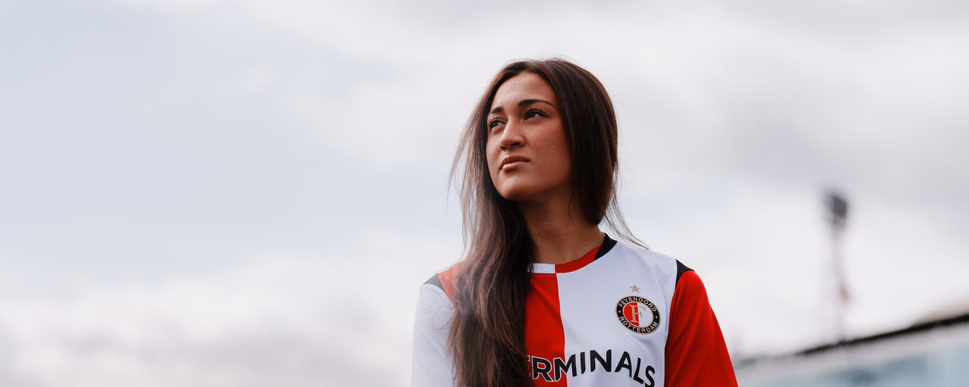 Casey Phair signs for Feyenoord