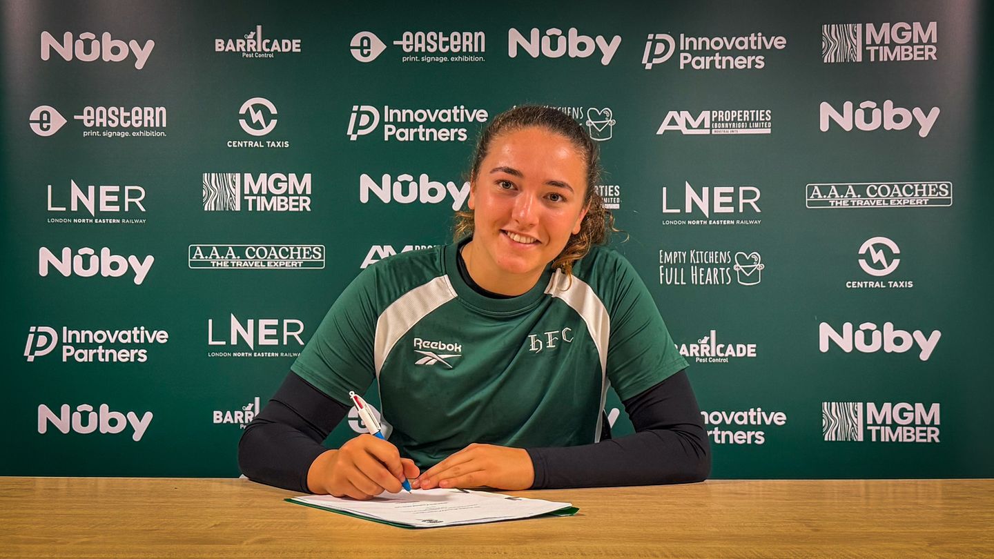 Manchester City Goalkeeper Joins Hibernian on Loan