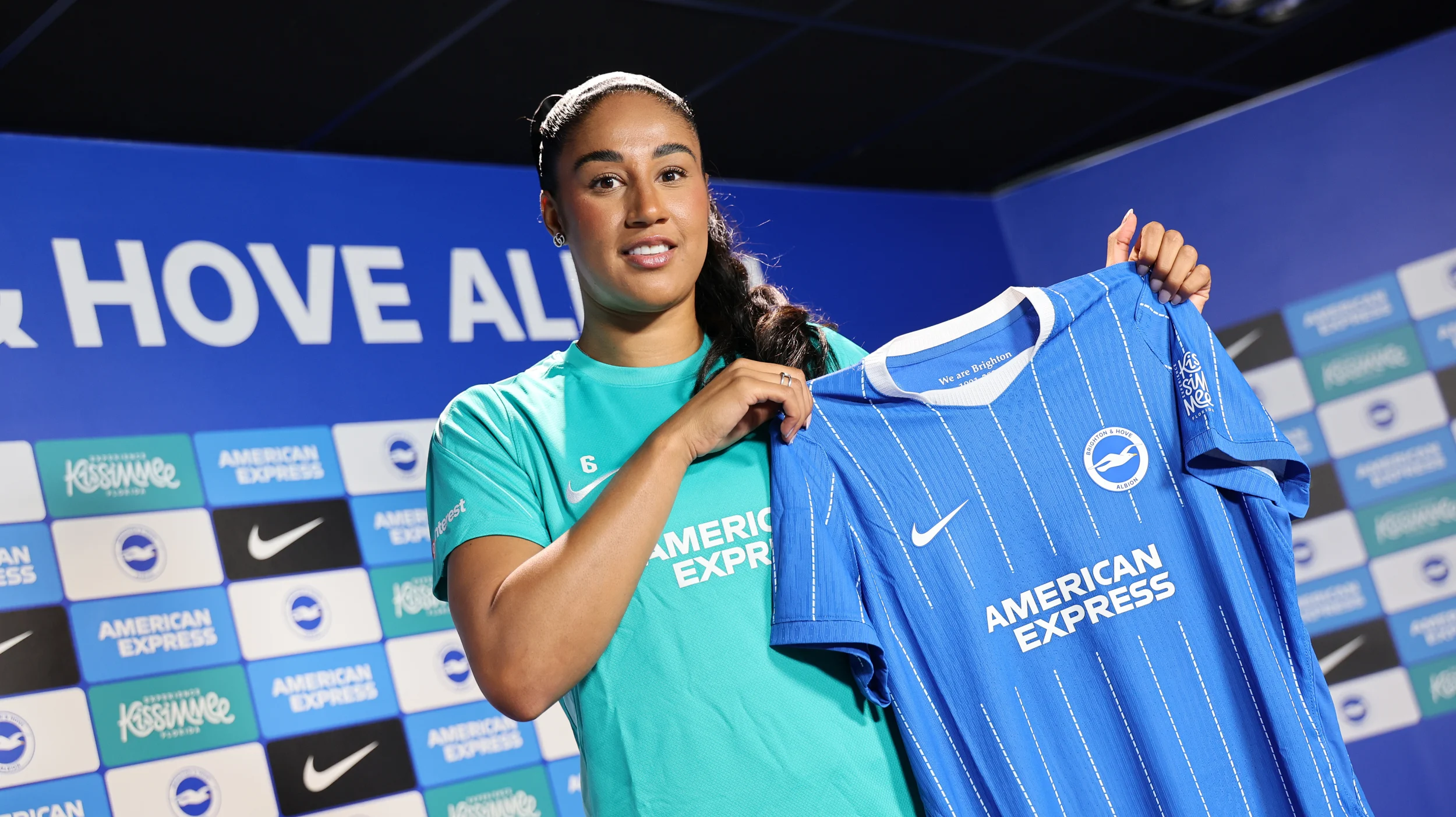 Brighton Complete Six-Figure Deal for Manchester United Defender
