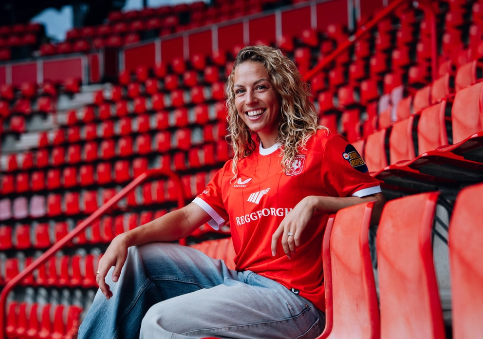 FC Twente Bring Academy Graduate Home From AZ