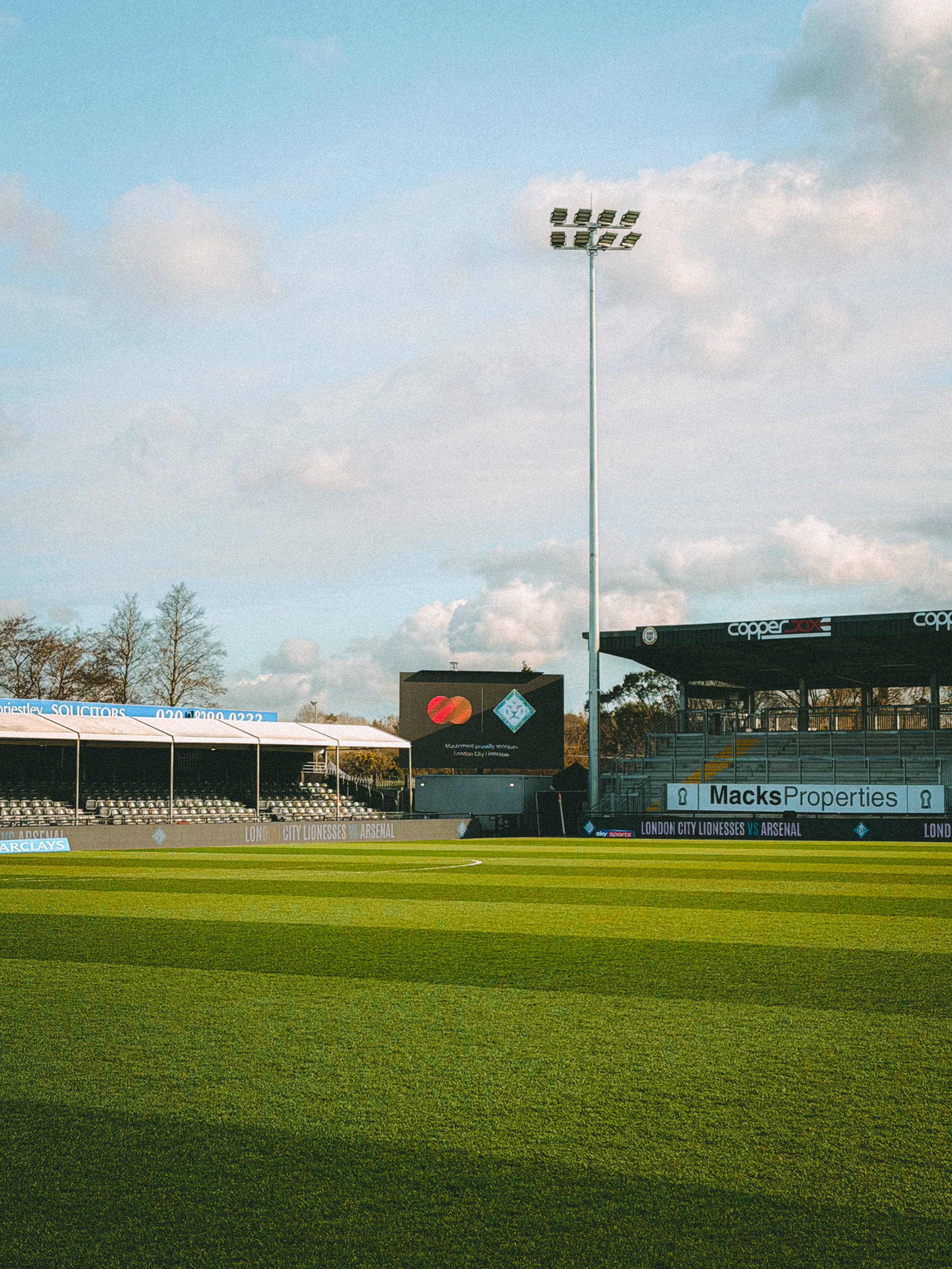 London City Lionesses vs Manchester United: Team News & How to Watch